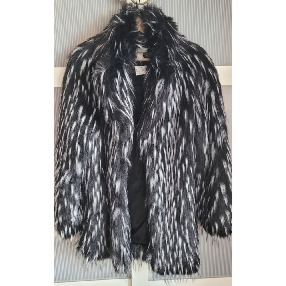 H&M trendy faux fur coat - NWT